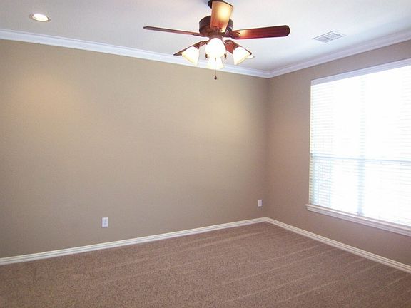 5th image of 3808 Miramar Dr