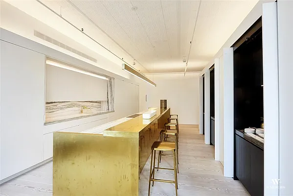 Sold by Warburg | media 48