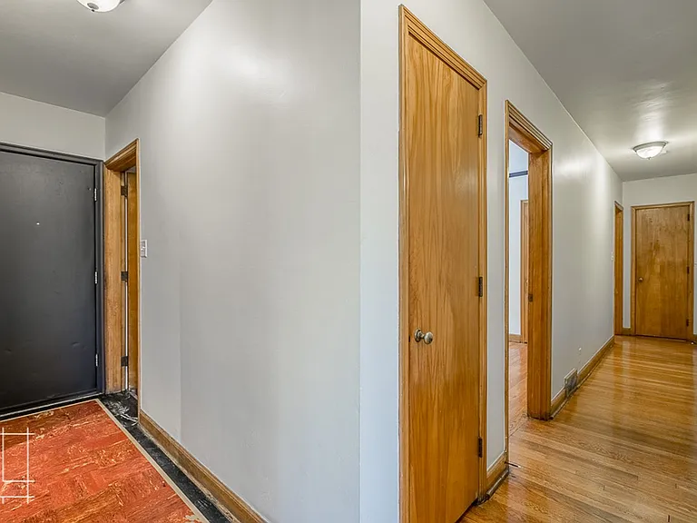 1374 E. Broad St. — Photo 28