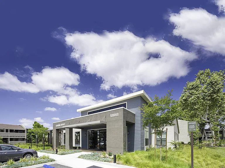 Axiom Tustin — Photo 7
