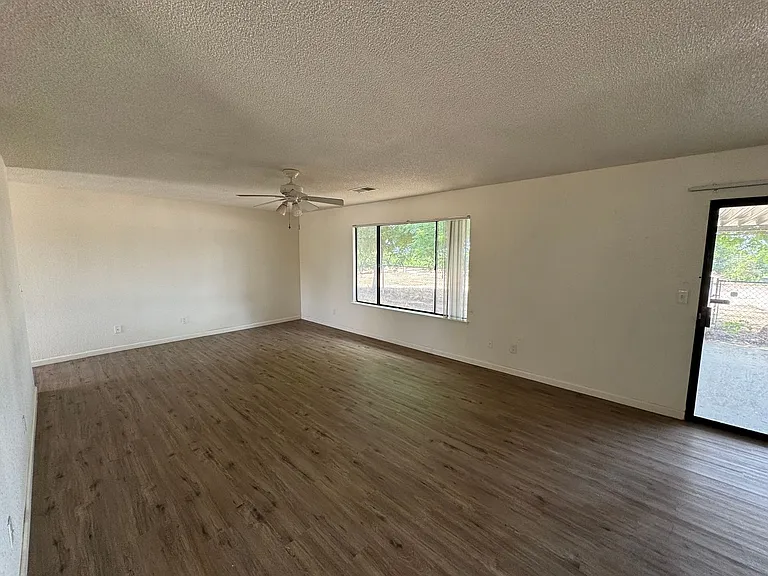 21293 E American Ave — Photo 4