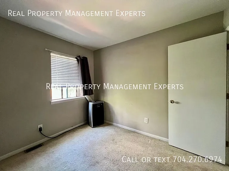414 W 8th St — Photo 10