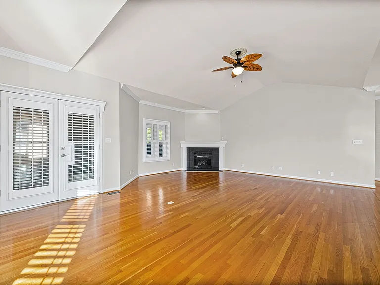650 Appomattox Ct — Photo 10