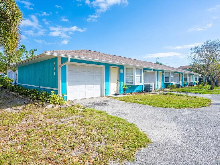 251 Circle Dr #A — Photo 2