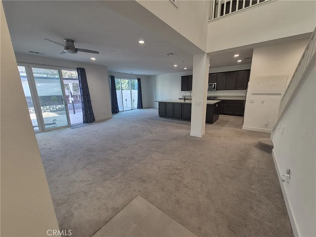 4 bed, 3.5 bath, 2427 sqft, $3,500 — Photo 2