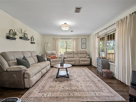 5th image of 3111 Sturgeon Rd