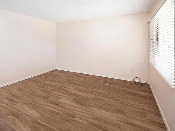 4th image of 3813 Riviera Dr