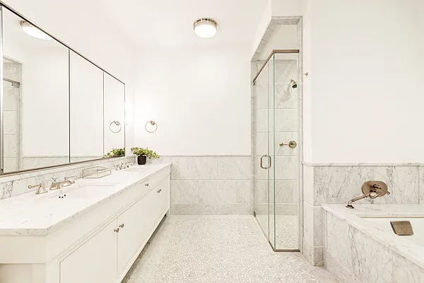 Bathroom 1, photo 1