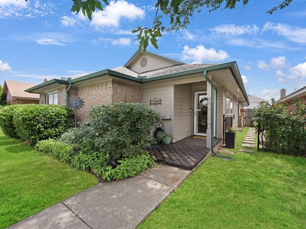 7340 Blackthorn Dr, Fort Worth, TX 76137