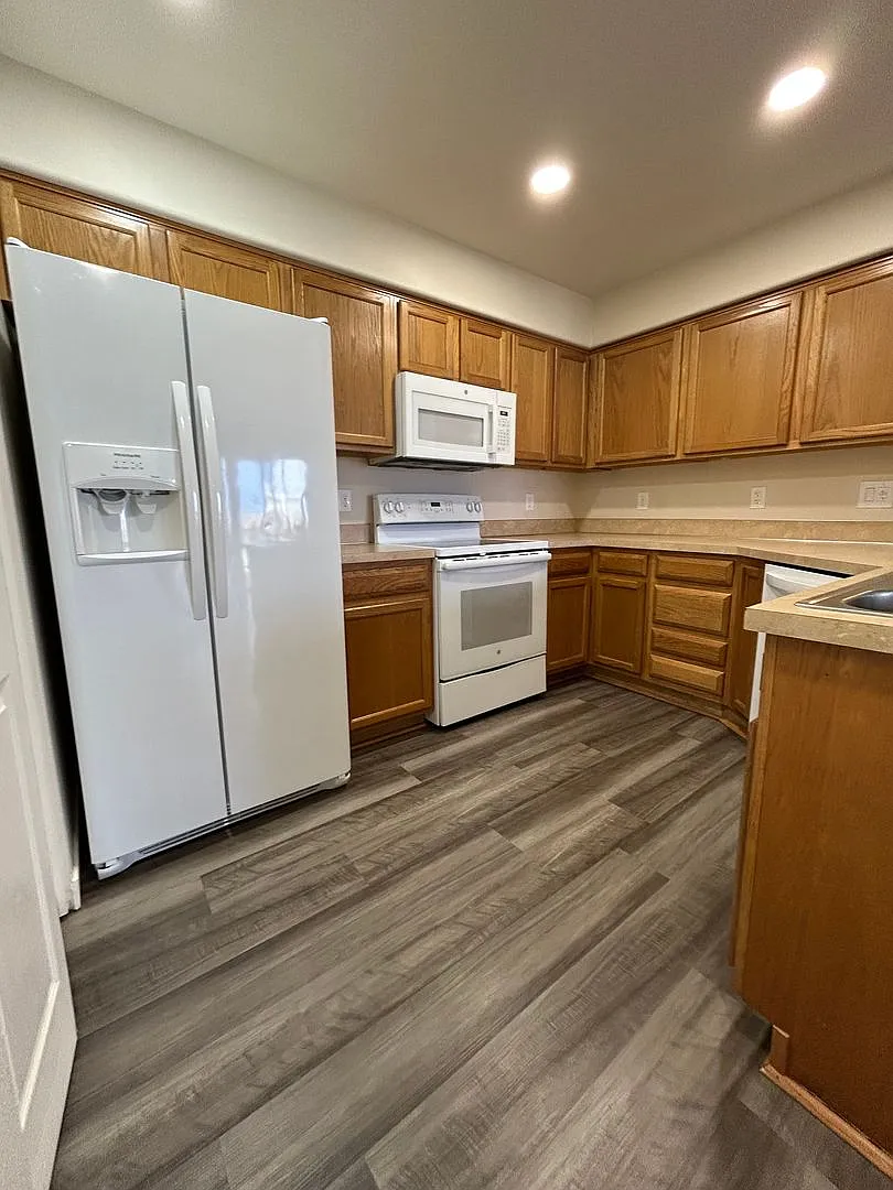 938-940 Boardwalk Ave #14375 — Photo 3