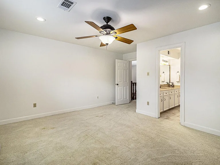 8007 Vintage Creek Dr — Photo 16