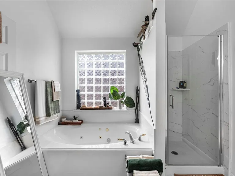 5805 Windy Knoll Ln — Photo 12