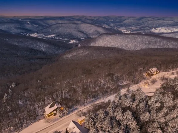 371 S West Ridge Rd, Snowshoe, WV 26209