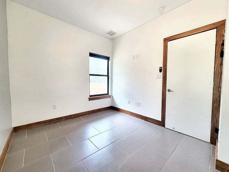 325 Southwind Rd — Photo 25