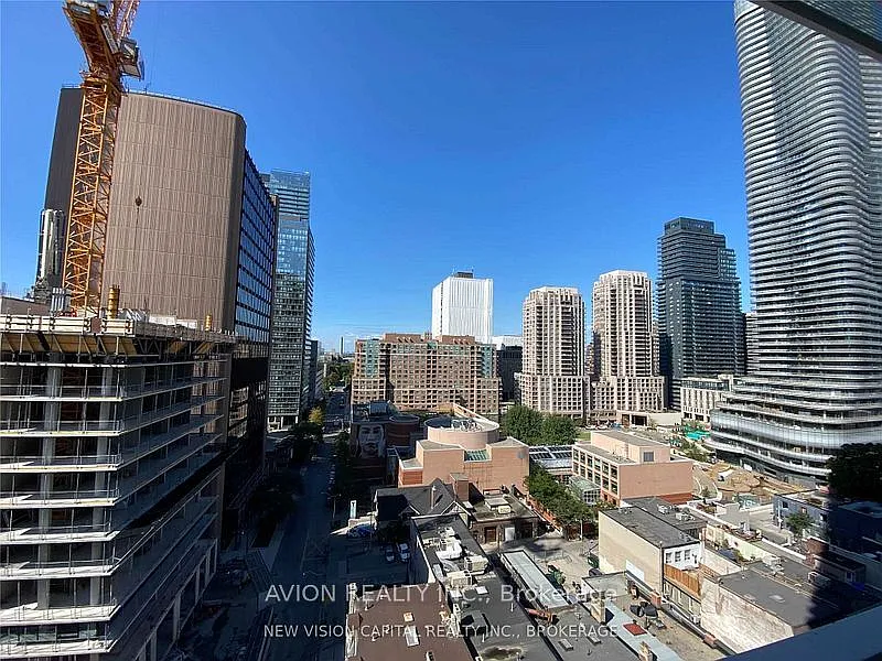 501 Yonge St — Photo 3