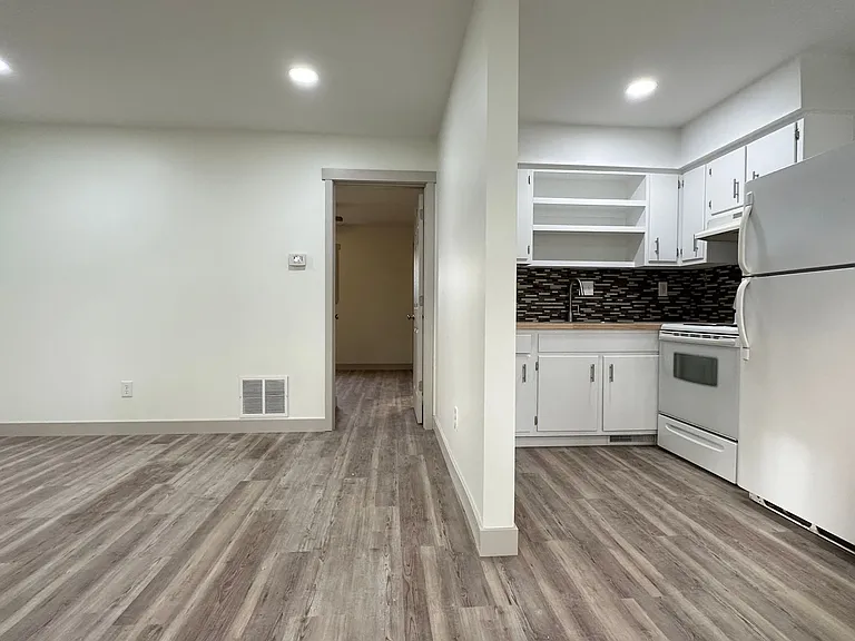 326 W Kenwood Dr #10 — Photo 9