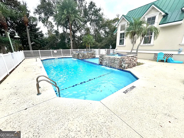 122 Shady Brook Cir #100 — Photo 32