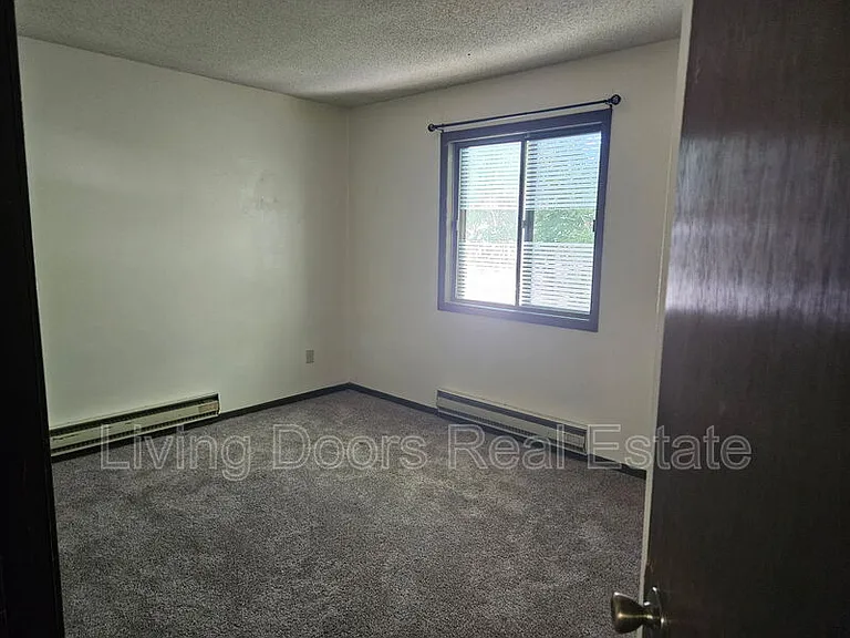 210 N Phillips Ave #8 — Photo 5