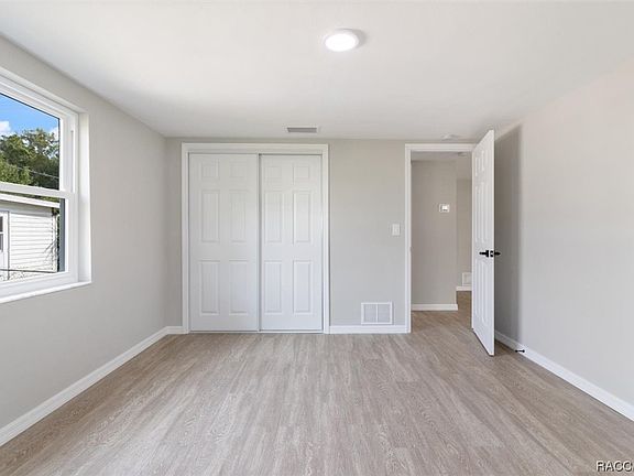 4th image of 23 E Murray St