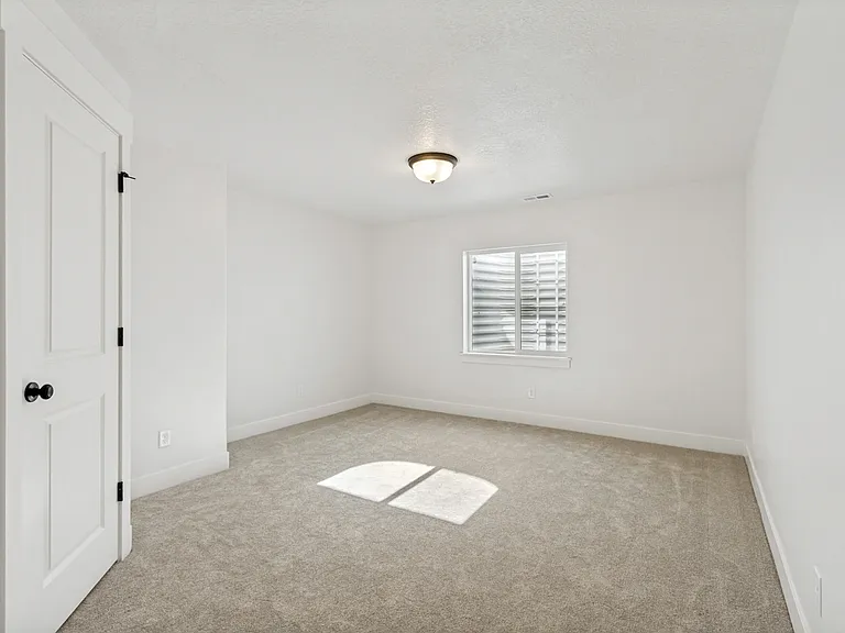 315 E 1150 N — Photo 13