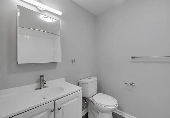 228 W 4th St #3A — Photo 8