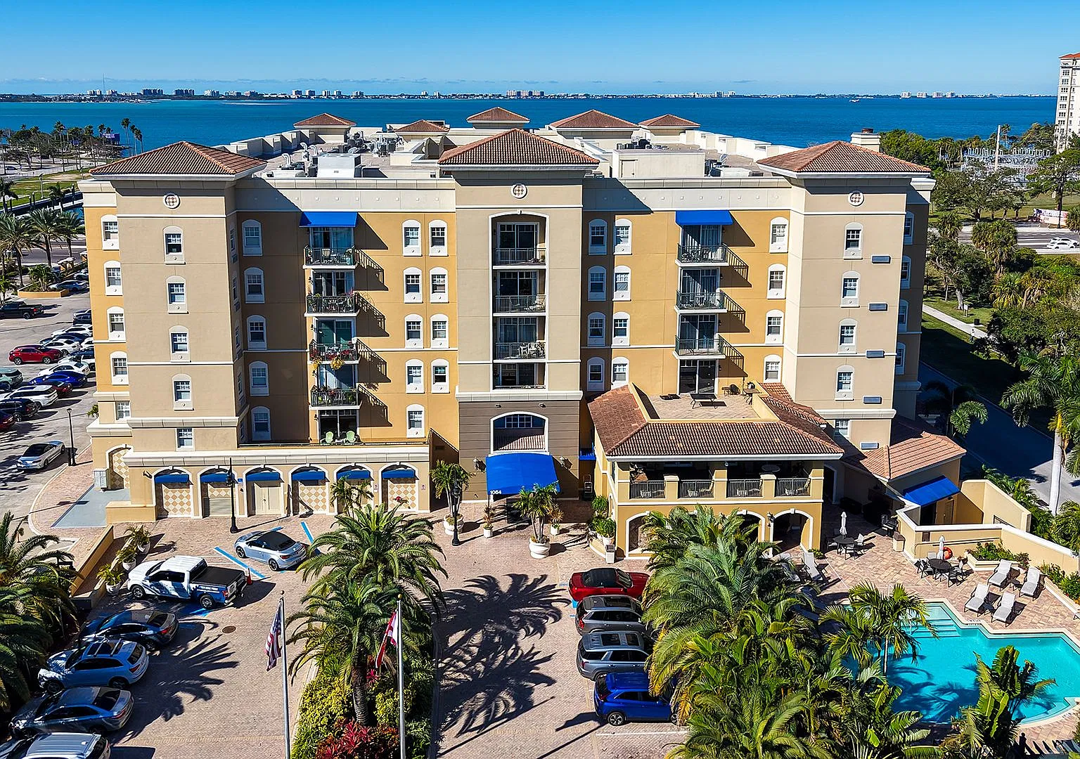 Annual Unfurnished 2/2 Condo in Downtown Sarasota Broadway Promenade — Photo 1