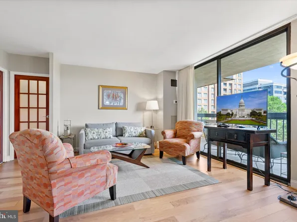 400 Madison St APT 405, Alexandria, VA 22314