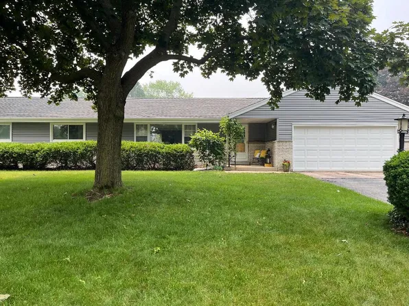 12113 North Ridge TRAIL, Hales Corners, WI 53130