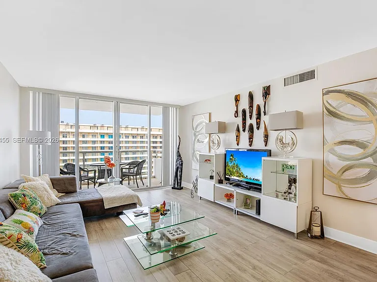 5600 Collins Ave #16B — Photo 7