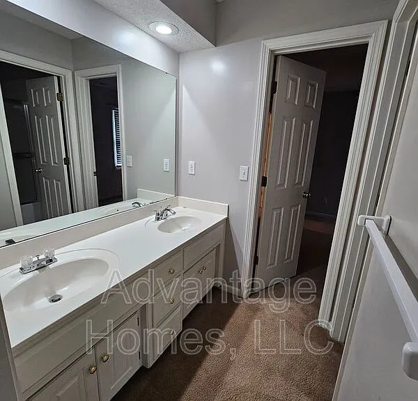 14117 Parkhill Ln — Photo 27