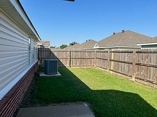 2nd image of 5018 Hawthorn Dr