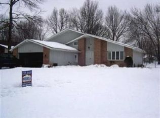 25963 Tallwood Dr, North Olmsted, OH