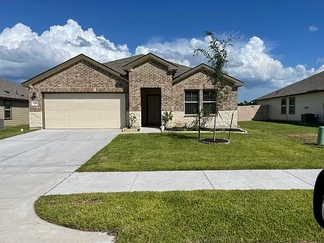 203 Comal Dr