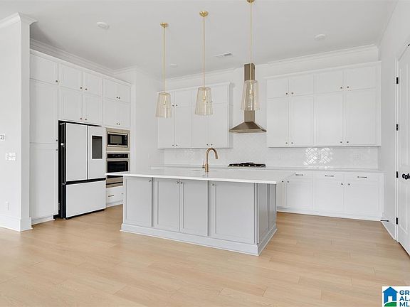 2nd image of 1032 Clifton Rd