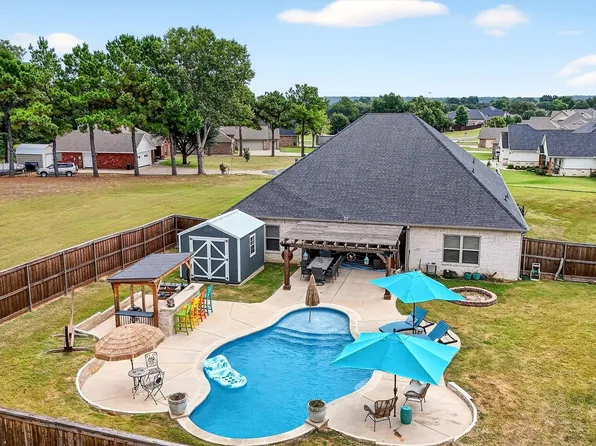 105 Cocopa Cv, Lake Kiowa, TX 76240