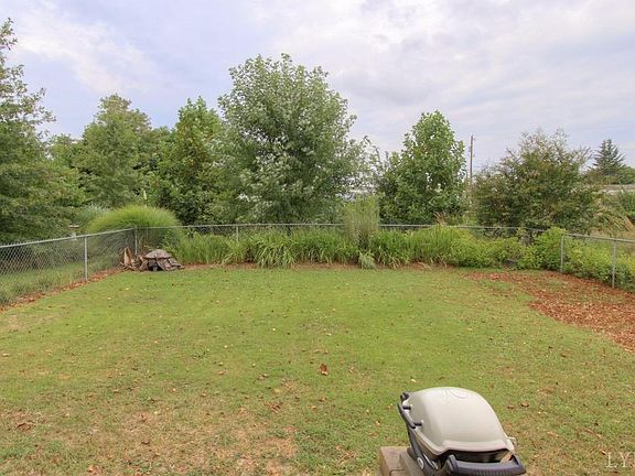5th image of 301 Wyndale Dr