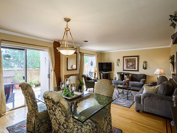 5th image of 126 Oxford Ln
