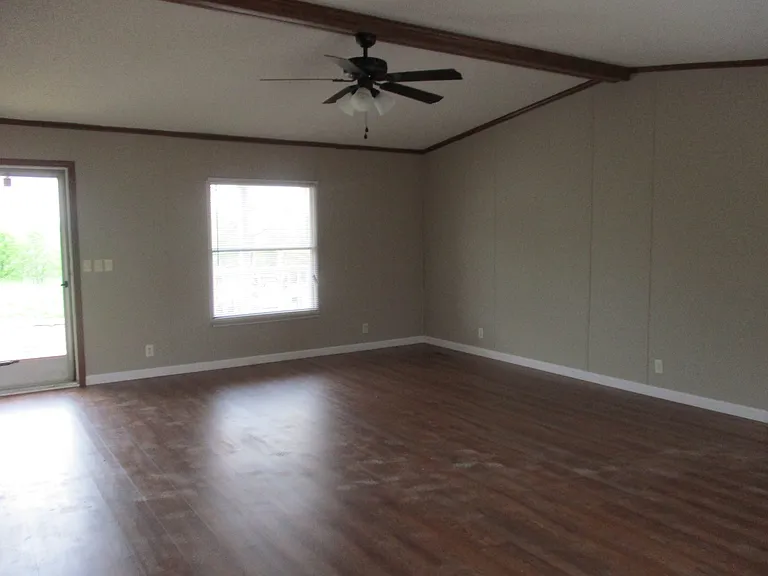 192 Zackary St — Photo 2