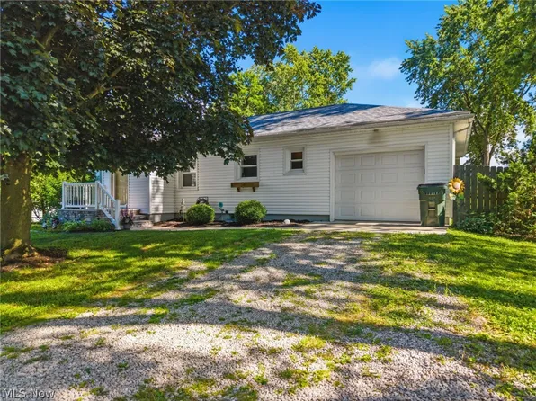 183 E Center St, Smithville, OH 44677