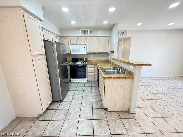 3085 Casey Dr #204 — Photo 6