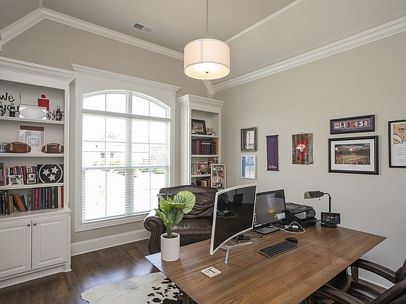 4th image of 2628 Benington Pl