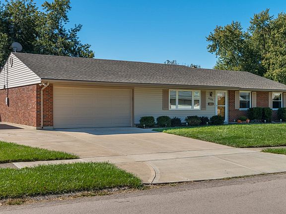 2nd image of 4566 Seville Dr