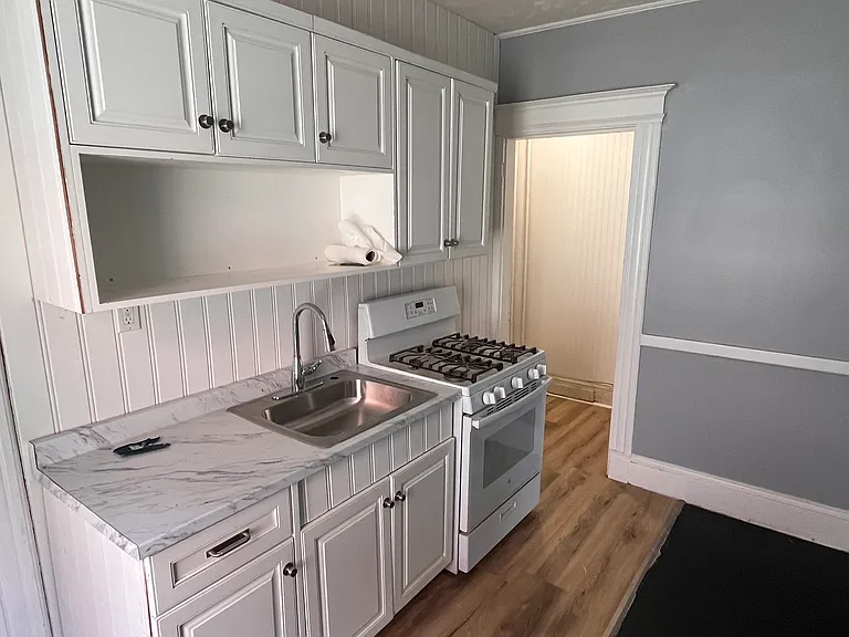 240 Sargeant St #1 — Photo 1