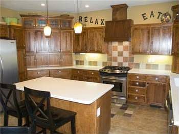 2nd image of 134 Twin Cedar Dr