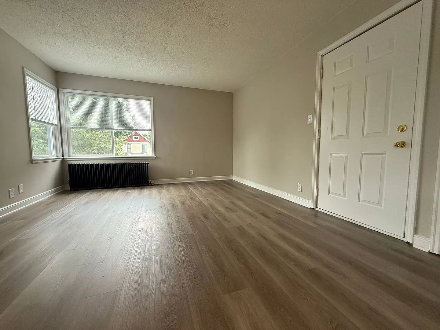 833 Randolph Ave — Photo 2