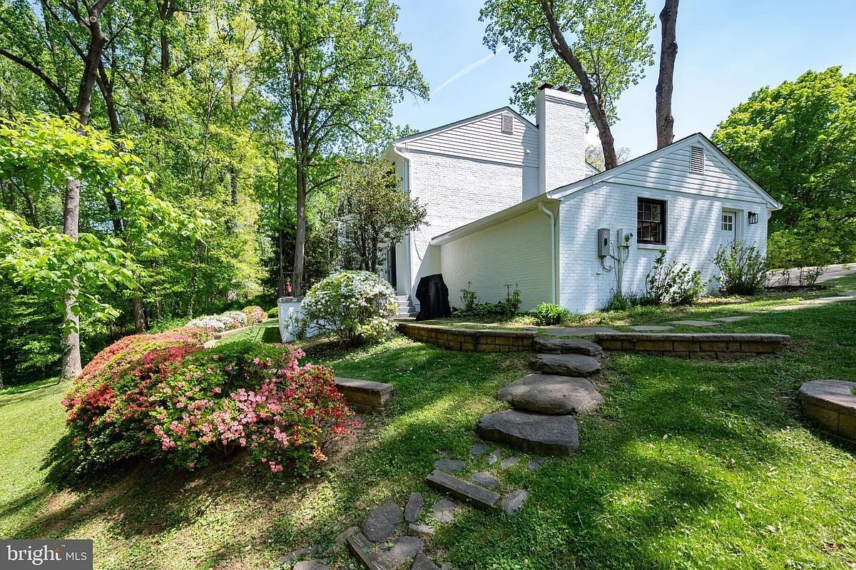Building Photo - 1554 Forest Villa Ln