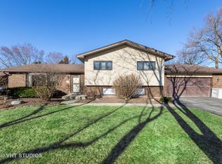 5708 Elinor Ave, Downers Grove, IL 60516