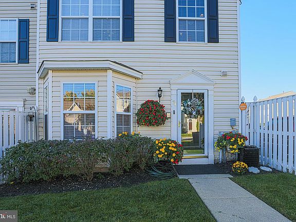 4th image of 71 Royalty Cir #71