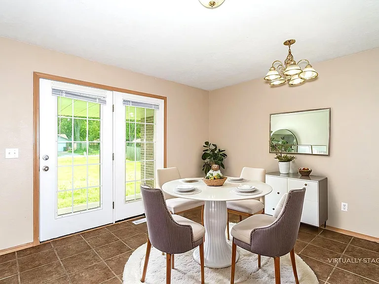 2726 E Loren — Photo 3