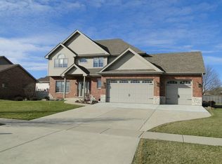 1013 Hummingbird Ln, Peotone, IL 60468